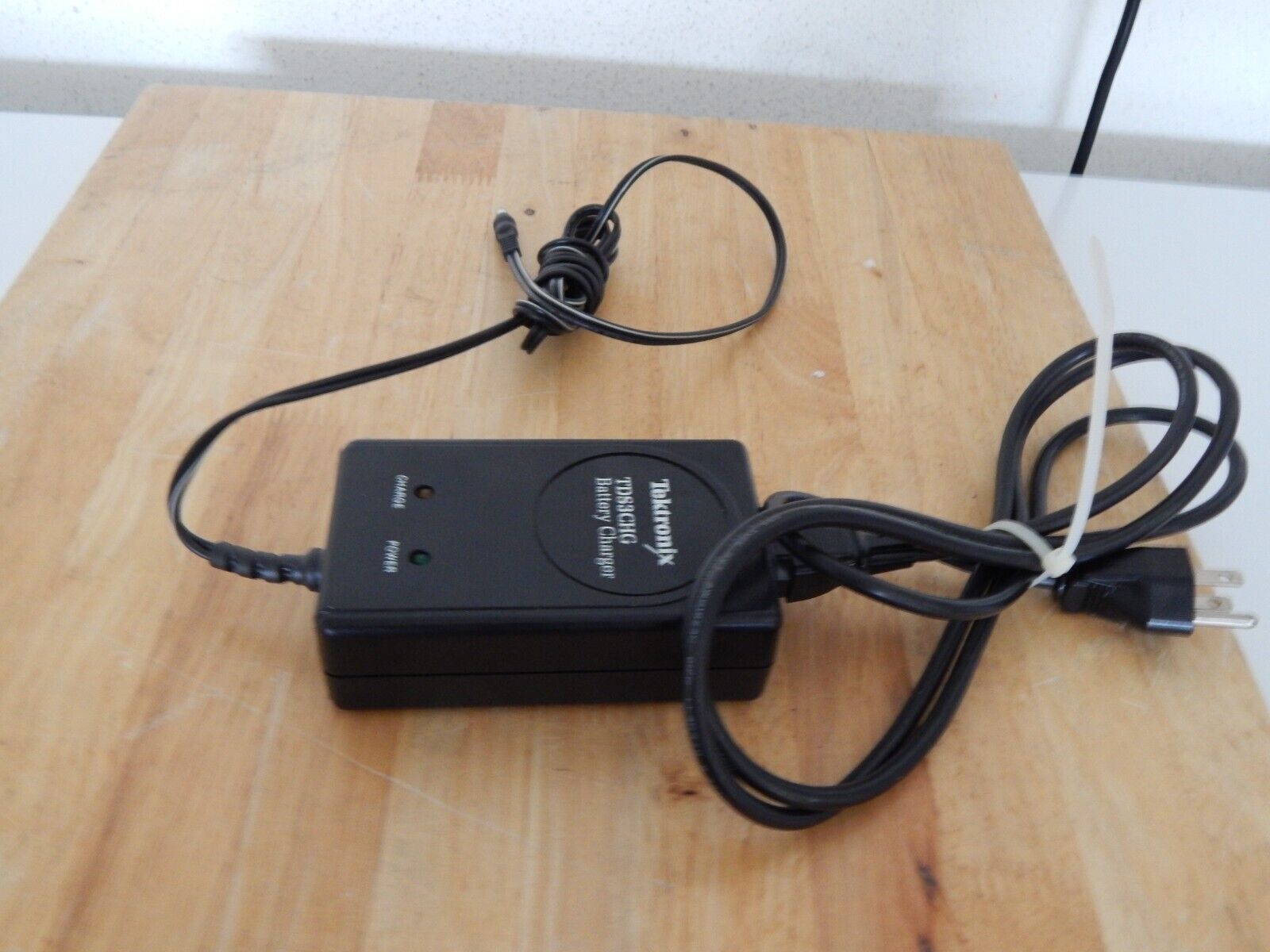 Tektronix TDS3BATC Lithium-Ion Battery Pack&Charger for TDS3000 B C Oscilloscope Tektronix TDS3BATC Lithium-Ion Battery Pack&Charger for TDS3000 B C Oscilloscope